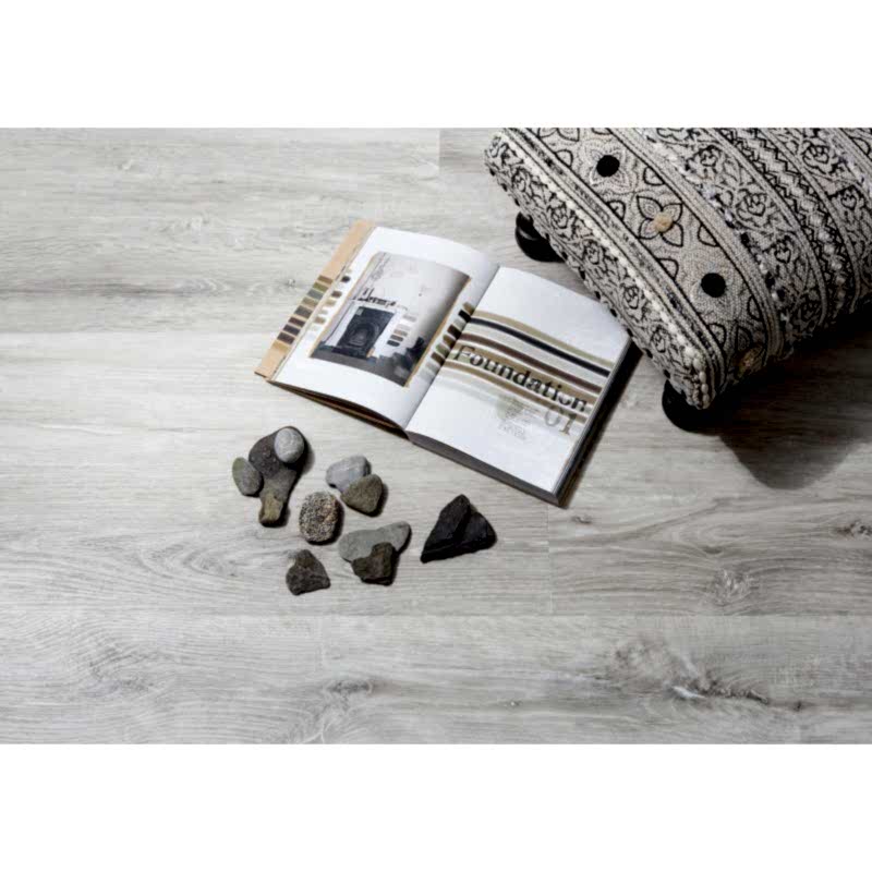Natural Sun Bleached Wood LVT 18.4x121.9cm (box of 16) Natural Sun Bleached Wood LVT 18.4x121.9cm (box of 16)